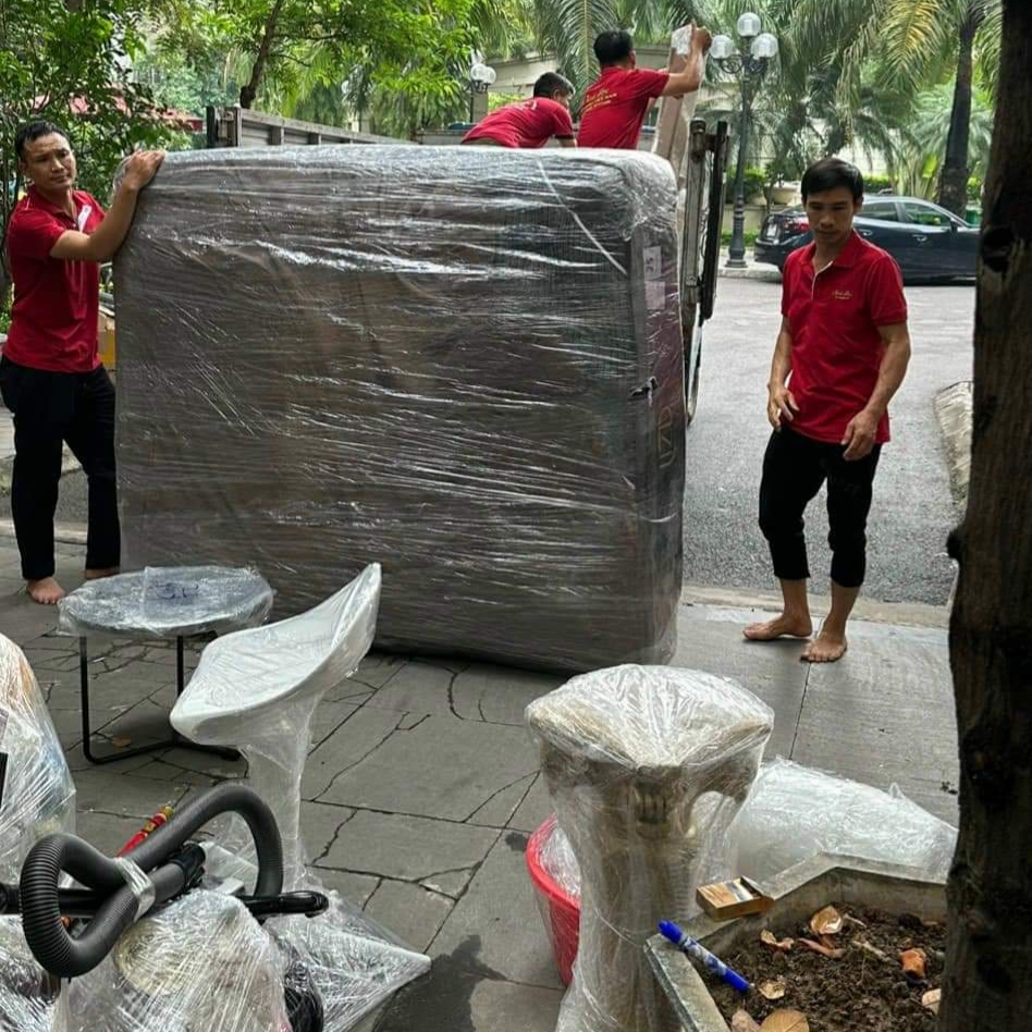 Xe tải Thành Hưng phục vụ chuyển cửa hàng kinh doanh tại Hà Nội