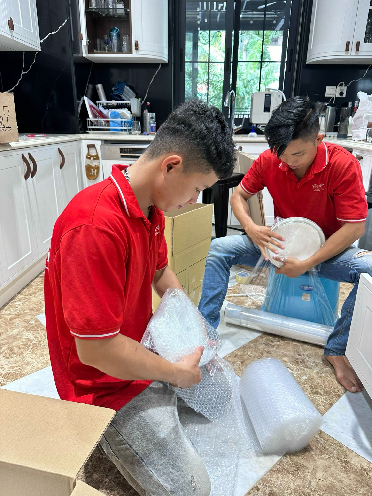 Khách hàng hài lòng sau khi sử dụng dịch vụ chuyển nhà trọn gói Thành Hưng