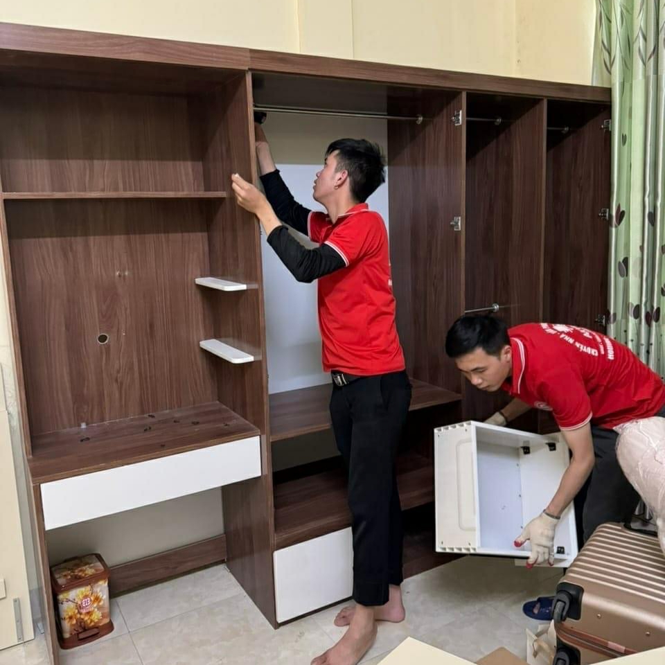 Nhân viên Thành Hưng chuyển shop kinh doanh thời trang