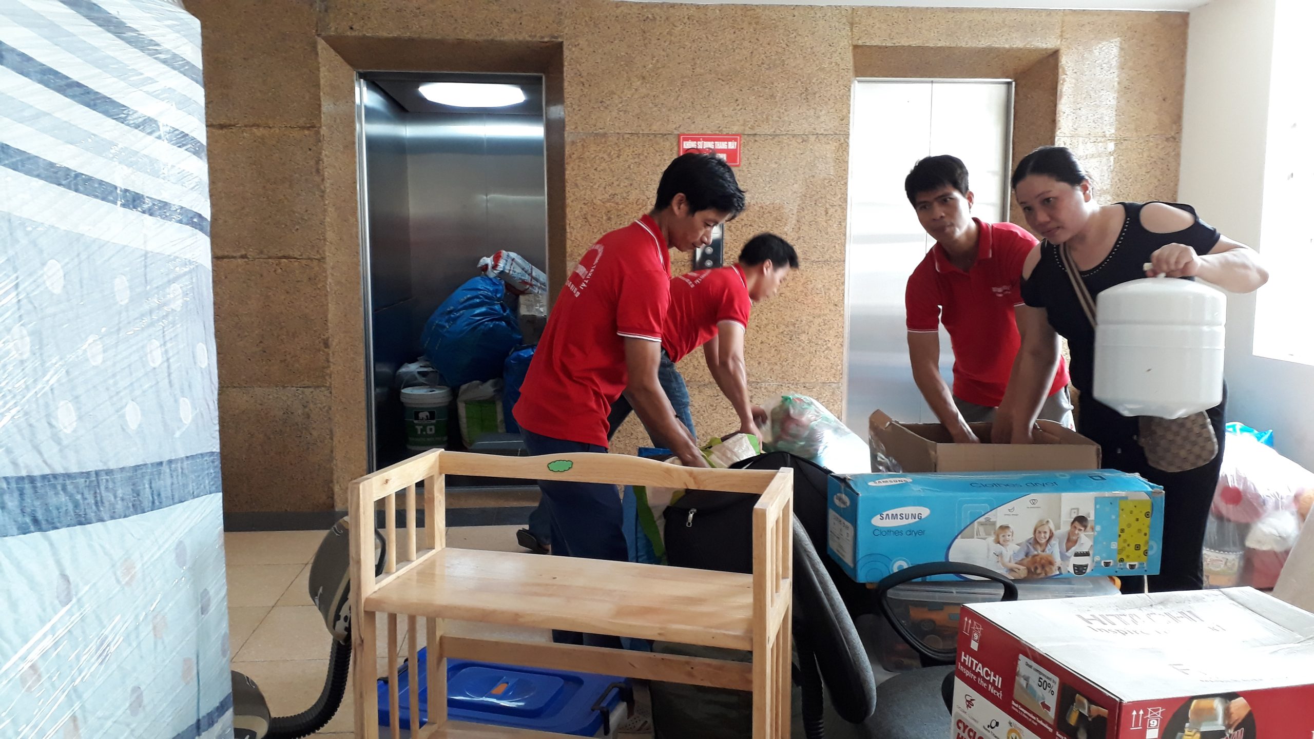 Đội ngũ nhân viên Thành Hưng tận tâm phục vụ khách hàng